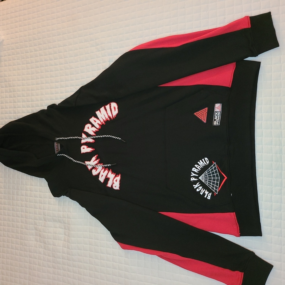 Black Pyramid mens pull over